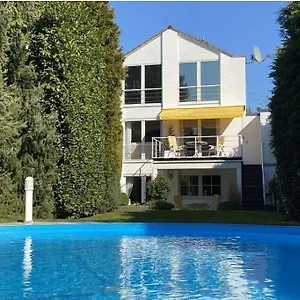 Apartment Kernsan. Souterrain-wohnung 60qm Mit Pool Blick Krefeld